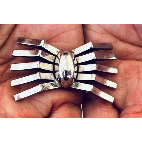 Rare VTG Monet Modernist Silver Spider Pin Brooch 8 Legs 2" Signed Jewelry - Picture 1 of 5
